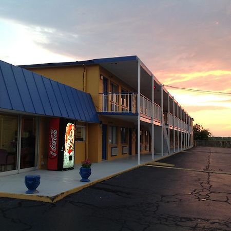 Belmont Inn And Suites Hampton Exterior photo