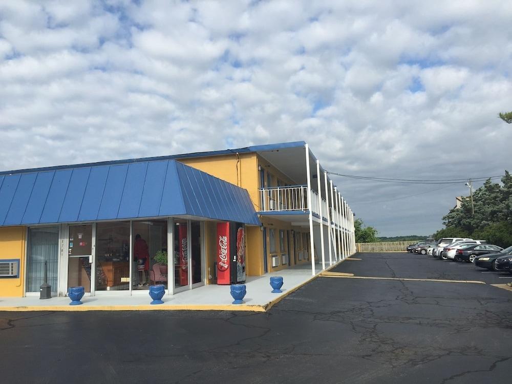 Belmont Inn And Suites Hampton Exterior photo