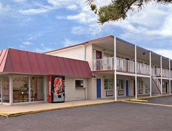 Belmont Inn And Suites Hampton Exterior photo