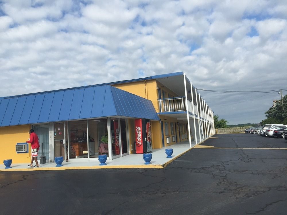 Belmont Inn And Suites Hampton Exterior photo